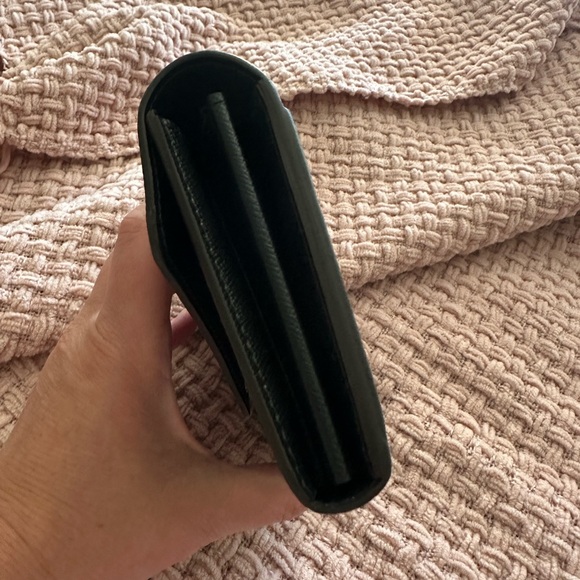 EUC Sarah Reverse Monogram wallet.  Giftable - Picture 4 of 10